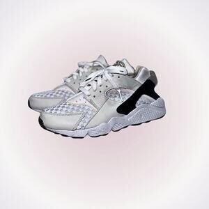 Nike Air neutral white, tan, and black sneakers | Sz 8.5
